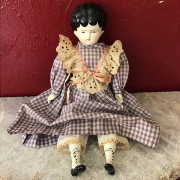 PORCELAIN CHINA AND CLOTH DOLL PURPLE DRESS - Picture 6 of 6